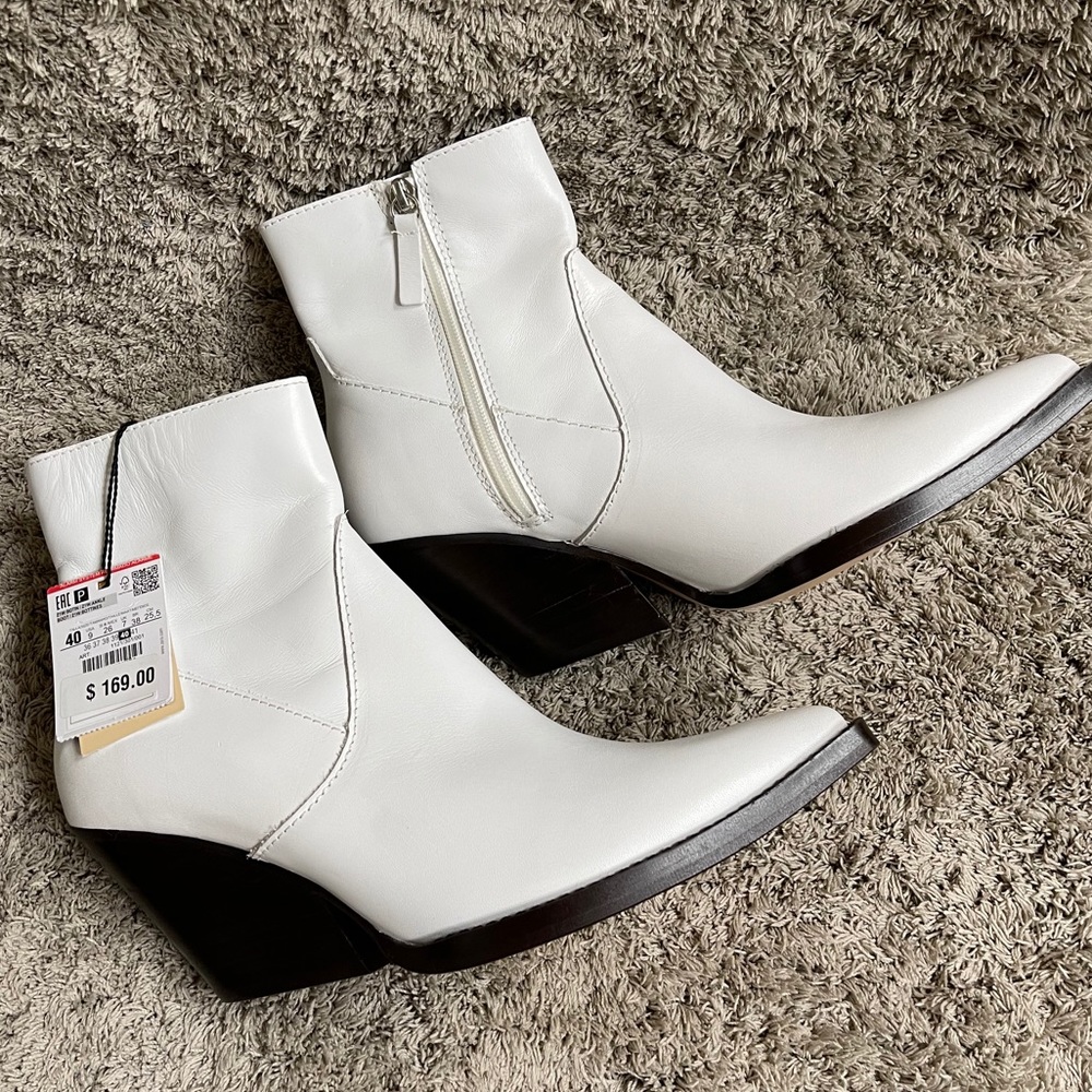 ZARA NWT White pointed toe ankle boots